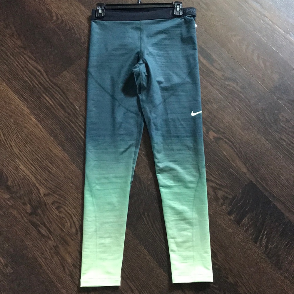 Nike New Hyperwarm Brushed tight